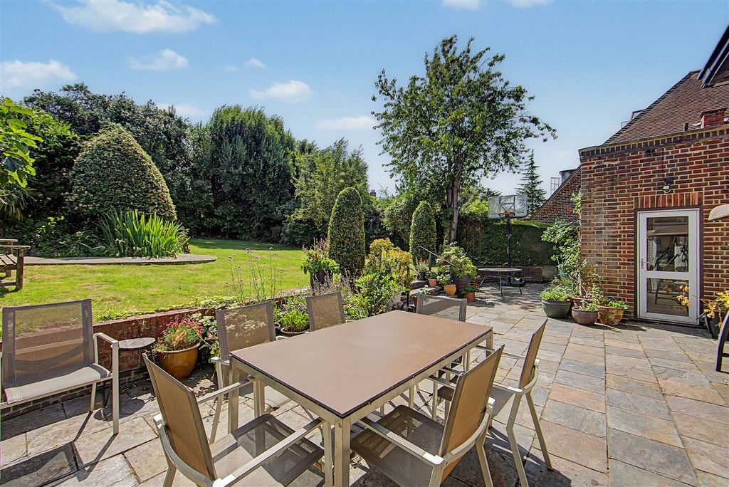 Property photo 3 of 13 21 Norrice Lea N2 0rd-2.Jpg