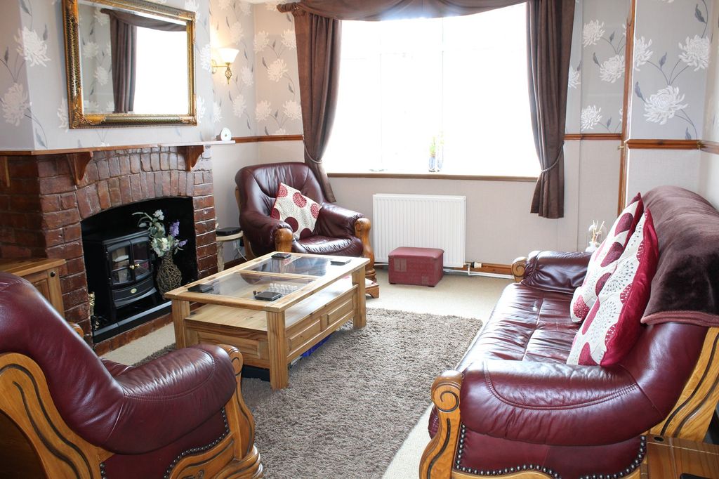 Property photo 2 of 10 Lounge