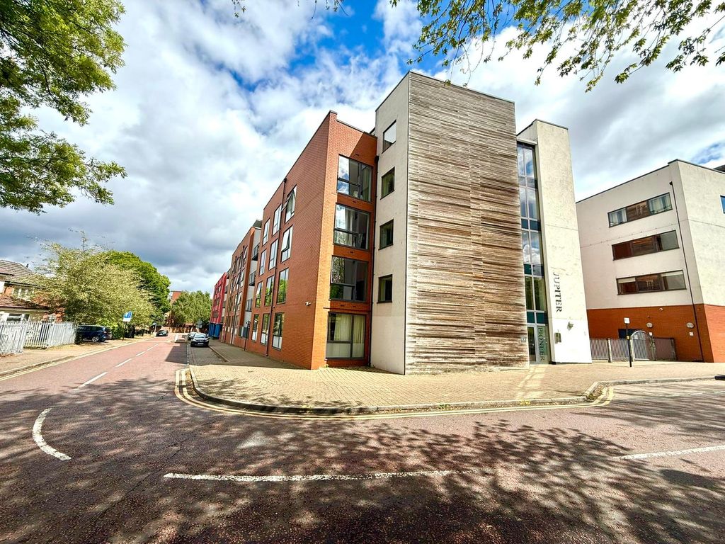Property photo 1 of 7 Modern City Studio | Pioneer Development | Heart Of Birmingham