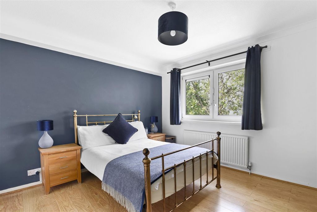 Property photo 3 of 18 Hungerdown E4