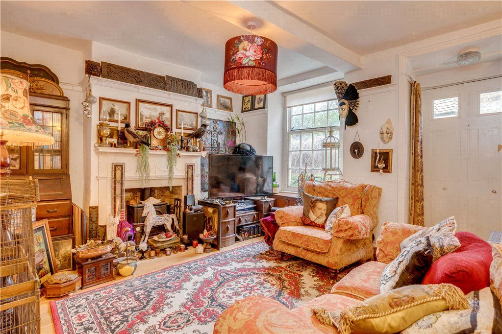 Property photo 2 of 14 Lounge