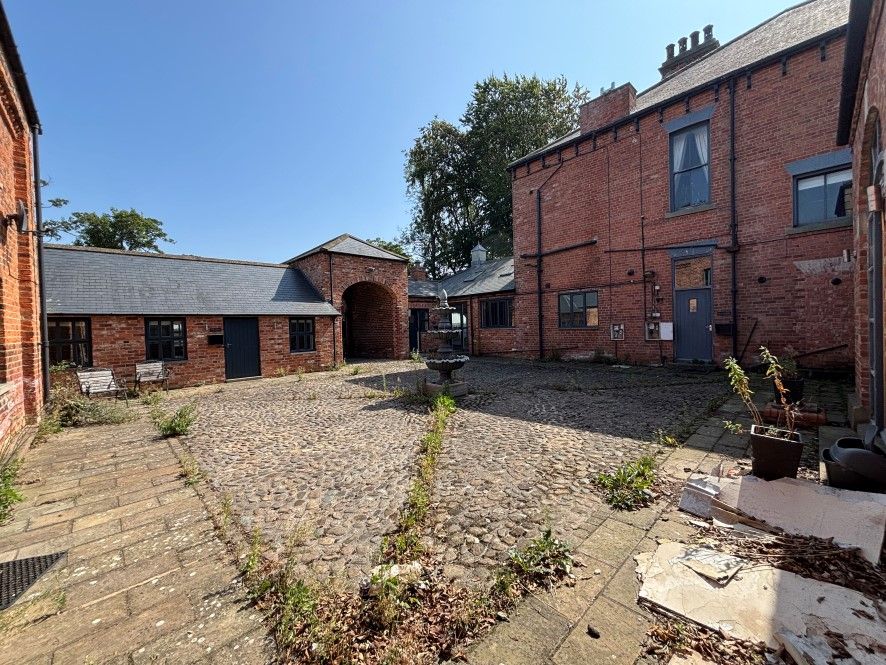 Property photo 2 of 39