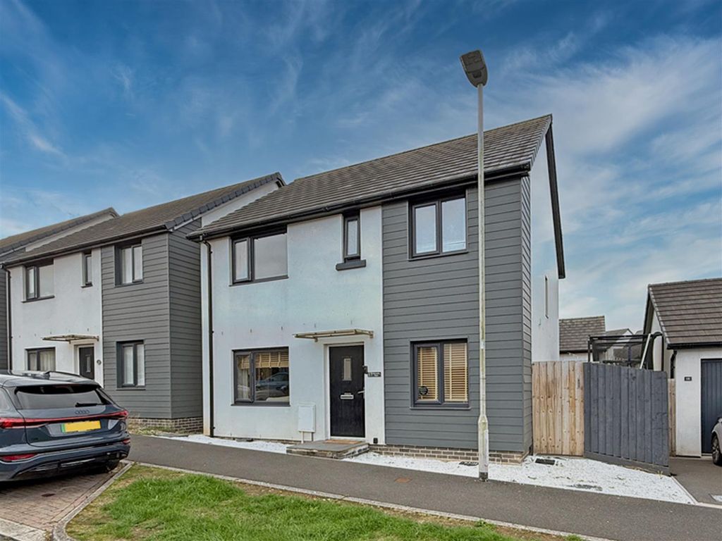Property photo 1 of 20 Halecombe Road 17 - Front.Jpg