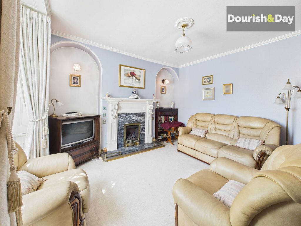 Property photo 2 of 34