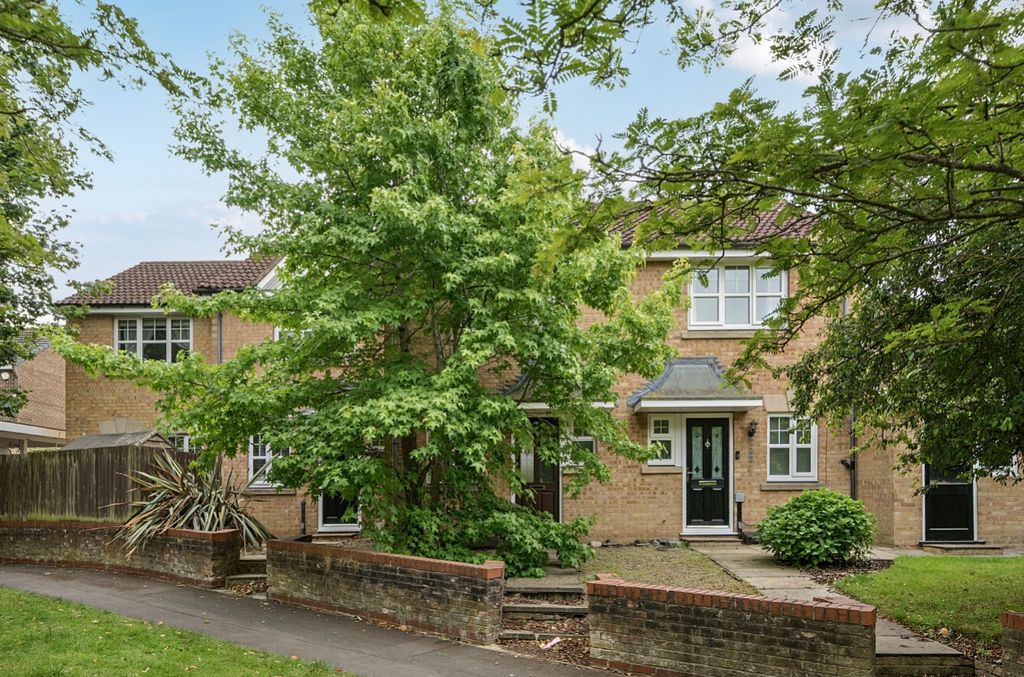 Property photo 1 of 15 Ewemove Harrogate House Front