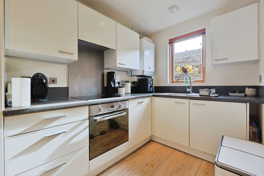 Property photo 2 of 18 Kitchen