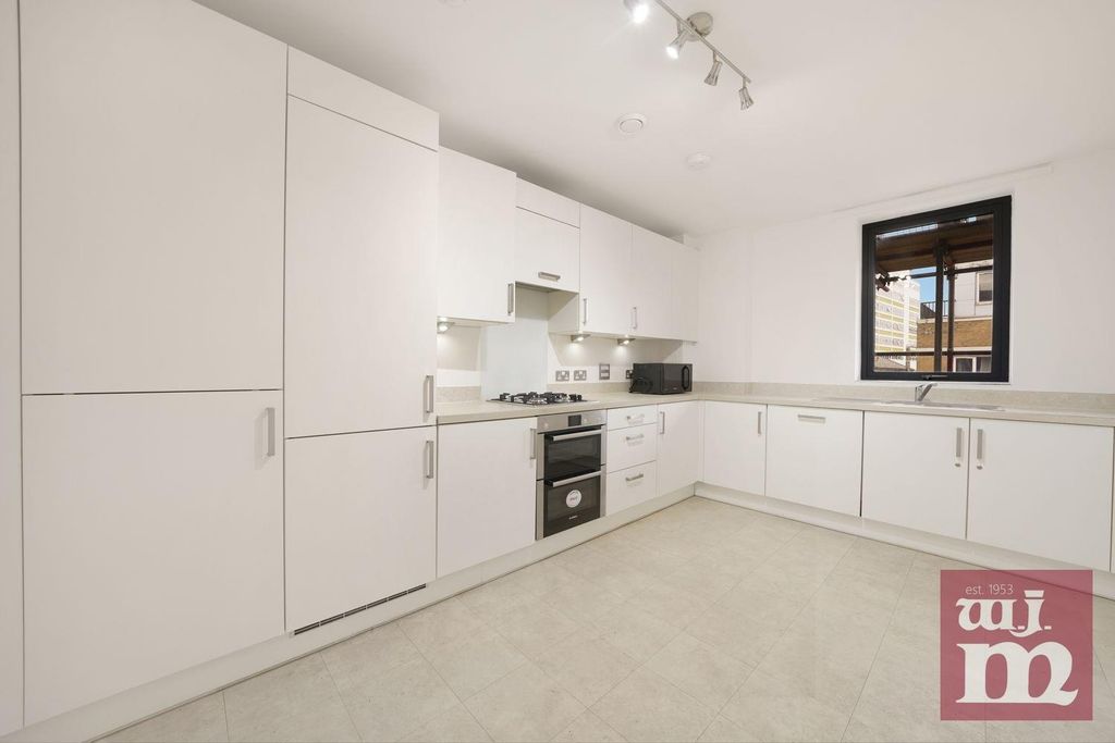 Property photo 1 of 13 Eat-In Kitchen