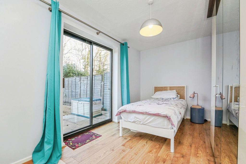 Property photo 3 of 11 Bedroom