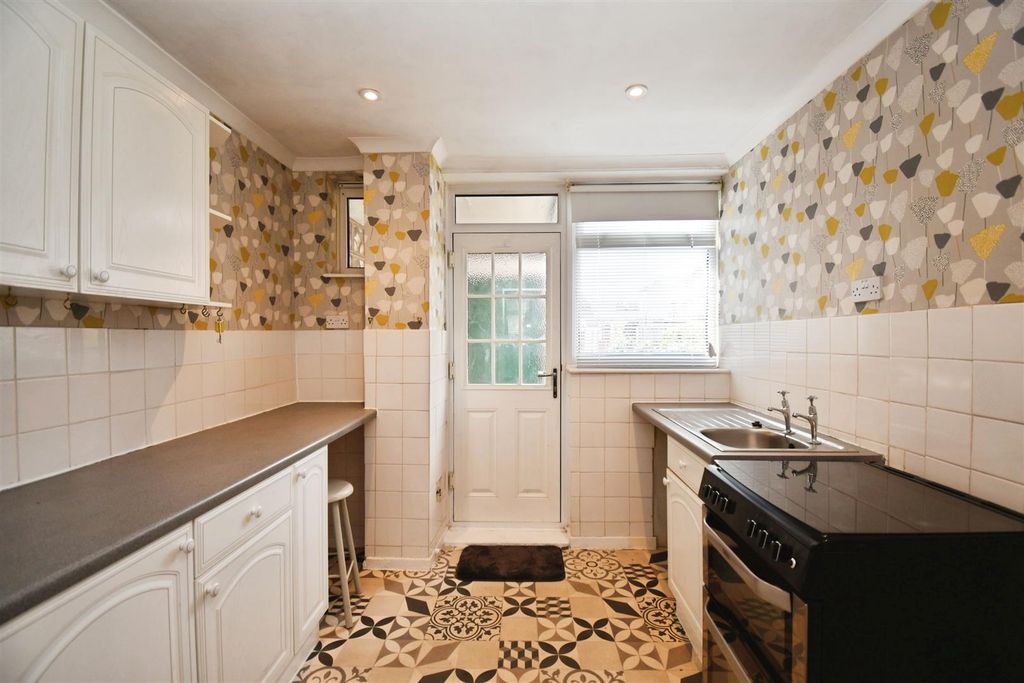 Property photo 3 of 14 Kitchen