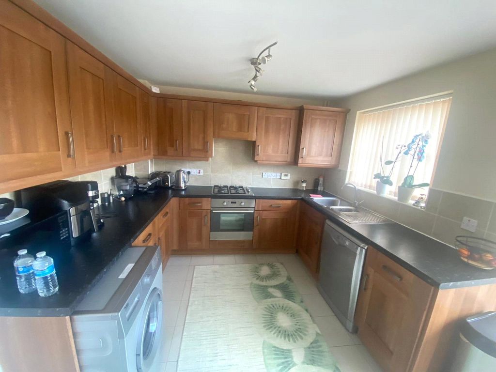 Property photo 3 of 13 Kitchen