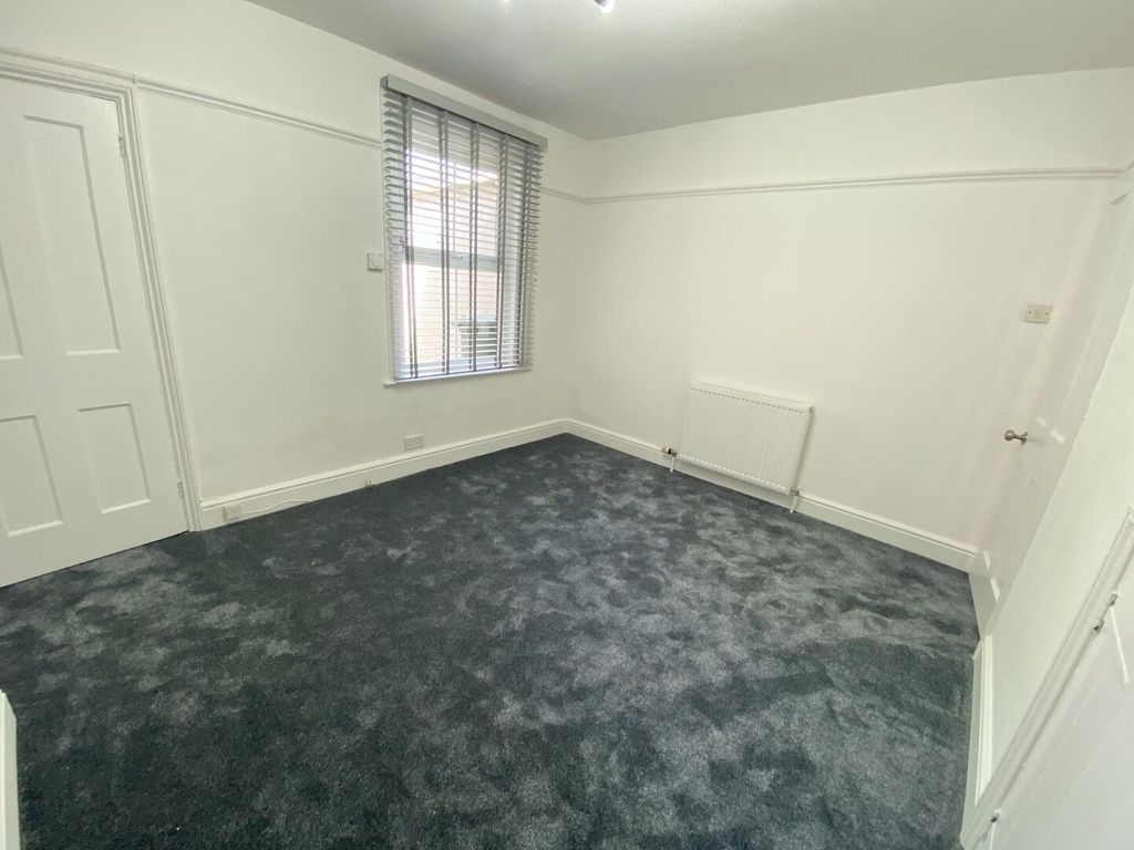 Property photo 3 of 9 Dining Room