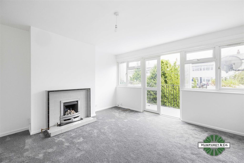 Property photo 3 of 5 Tenby Court, Tenby Road -001 (3).Jpg