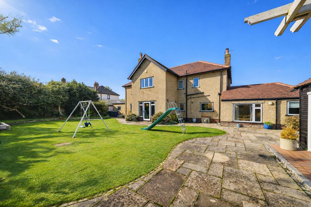 Property photo 2 of 31