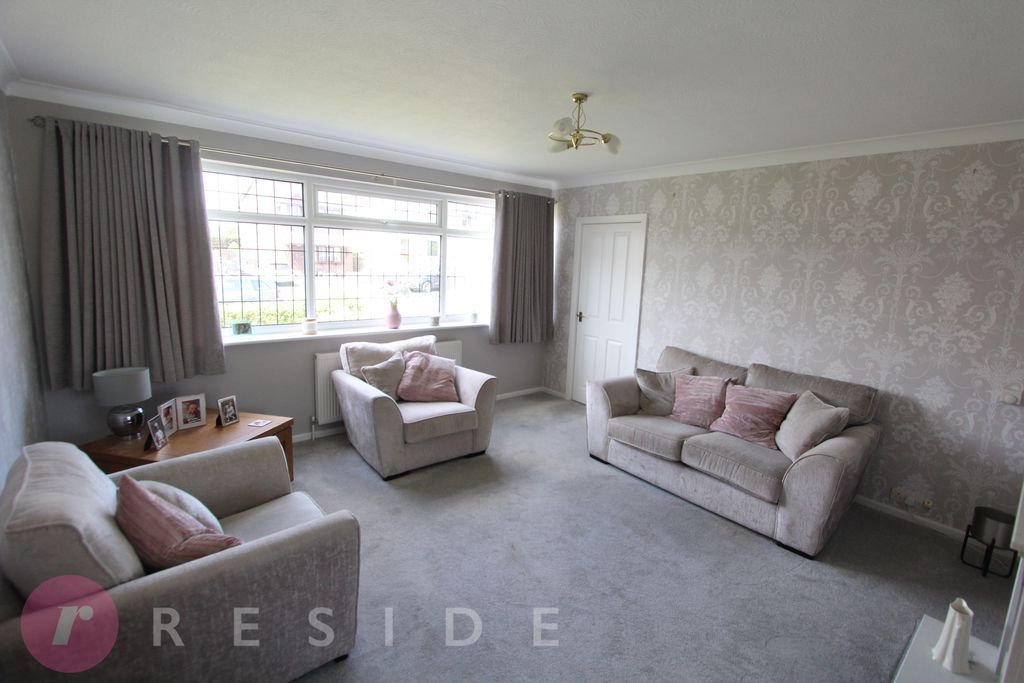 Property photo 3 of 12 Lounge