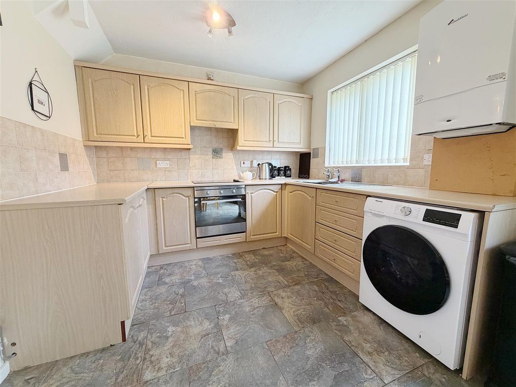 Property photo 3 of 15 Kitchen