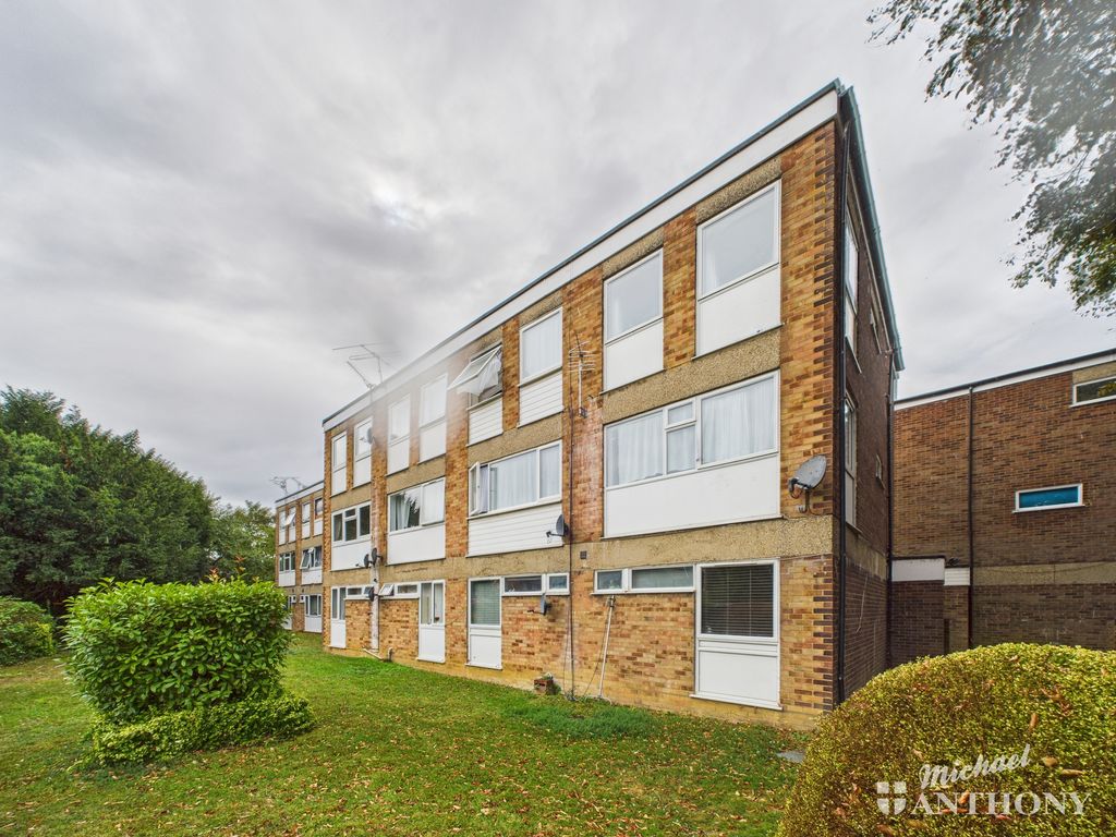 Property photo 1 of 8 Cam02773G0-Pr0350-Still009