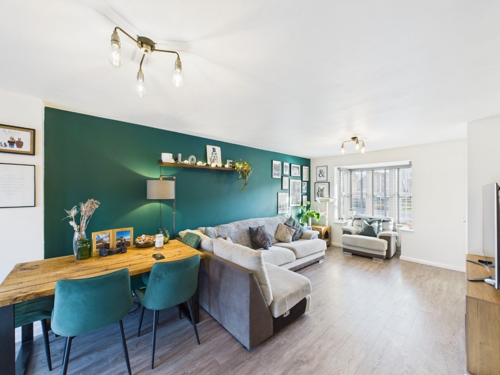 Property photo 2 of 15 4680355