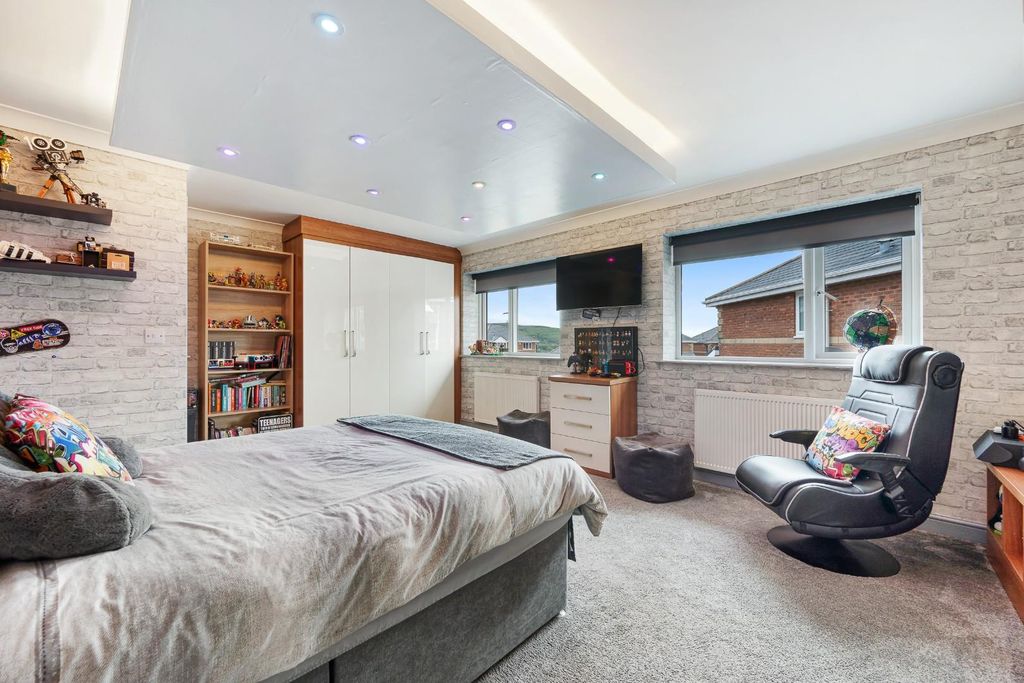 Additional image 31 of 6 bed property for saleMoorlands Court, Darwen BB3