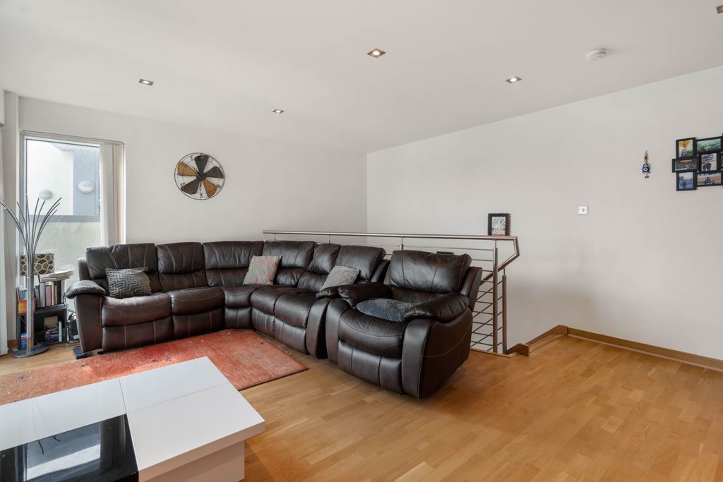 Property photo 2 of 40