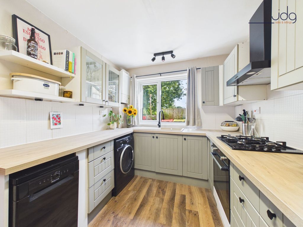 Property photo 2 of 16 Kitchen