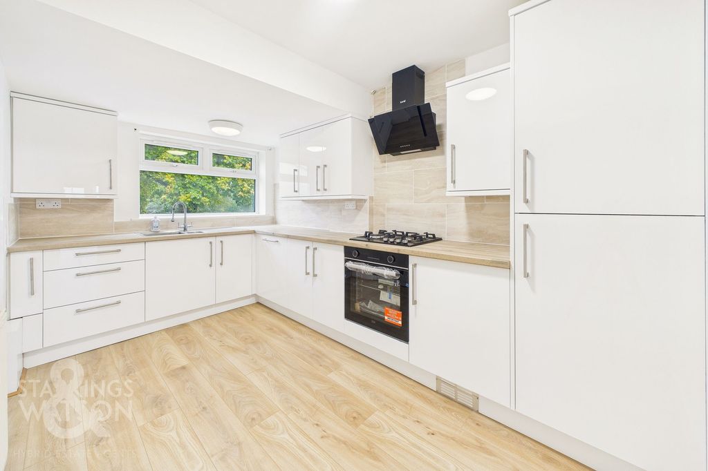 Property photo 3 of 24