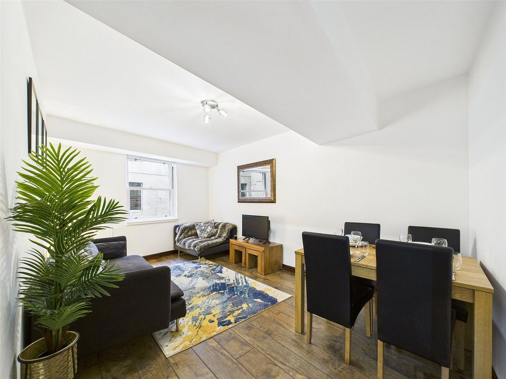 Property photo 2 of 28 Picture No. 11