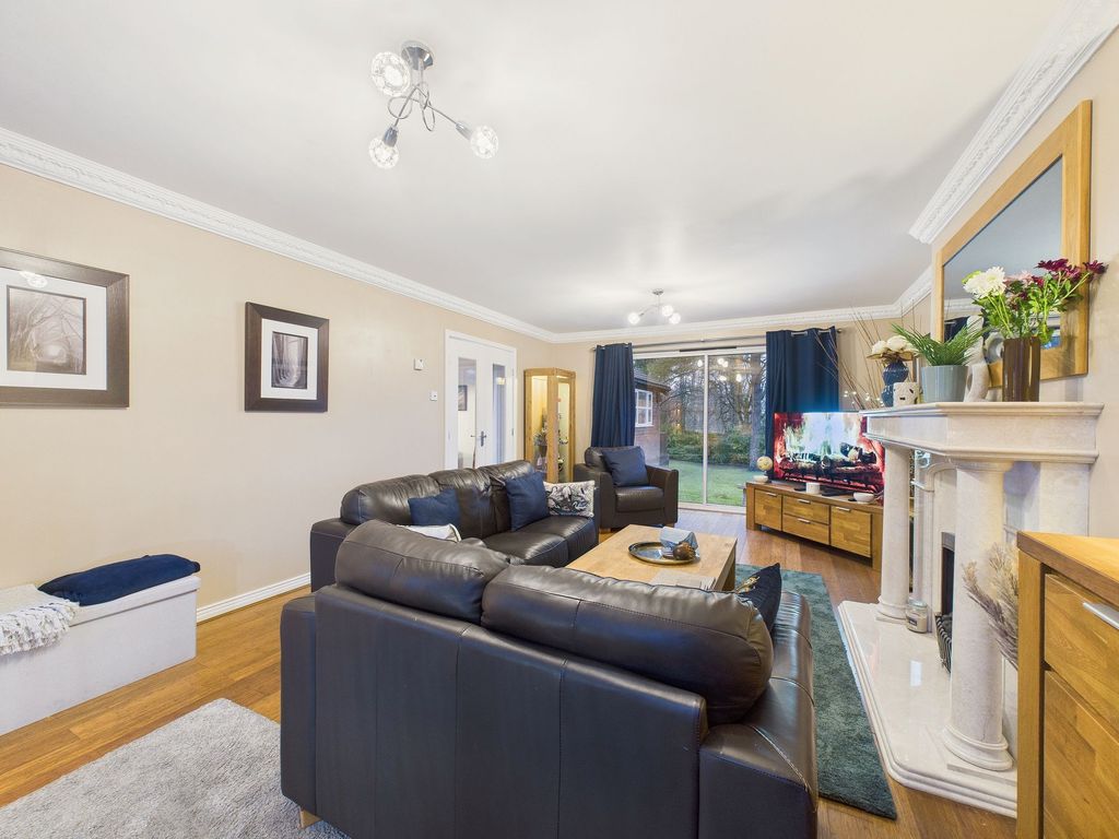 Property photo 3 of 15 Lounge