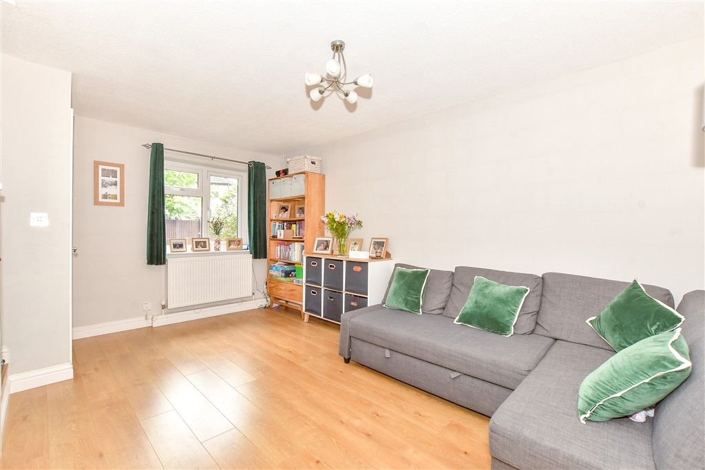 Property photo 1 of 9 Lounge