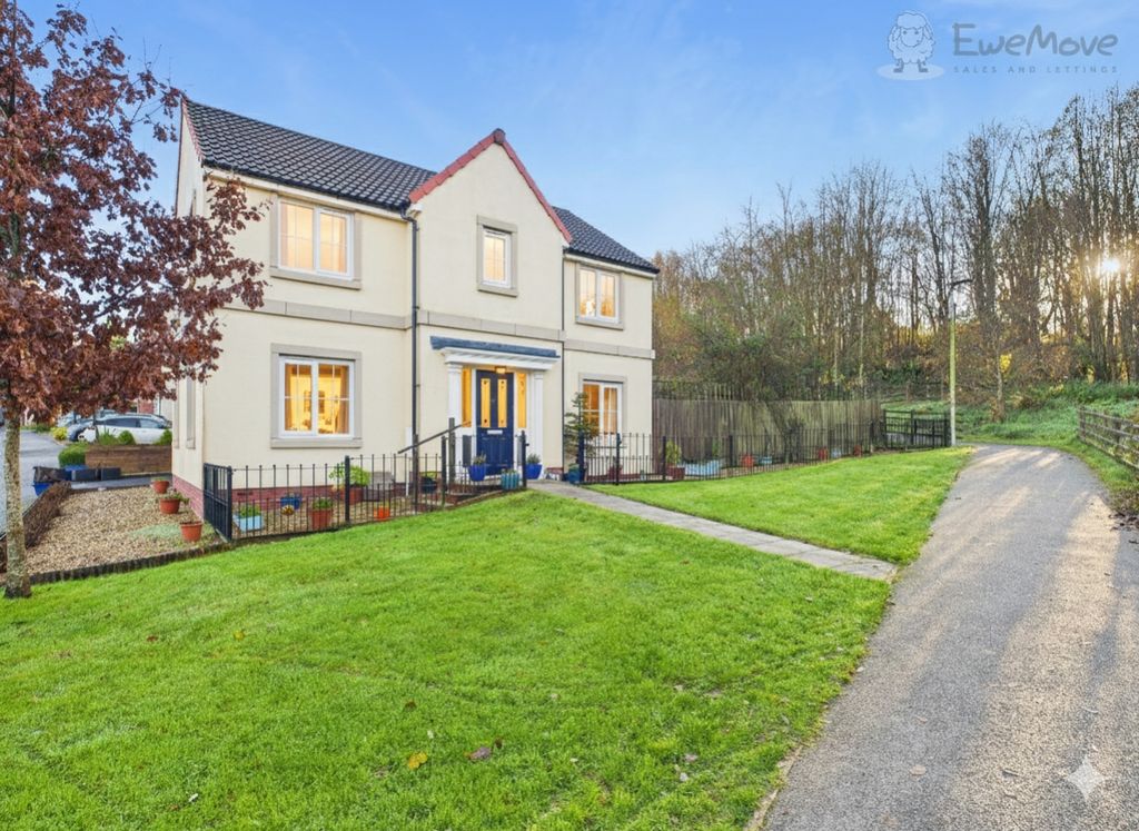 Property photo 1 of 18 Ewemove South Molton - Front