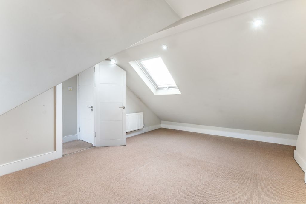 Property photo 2 of 15 899757 (8)