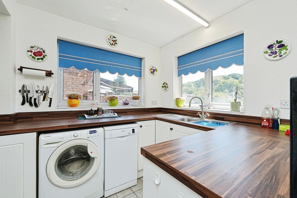 Property photo 3 of 13 Kitchen