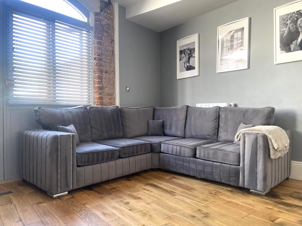 Property photo 3 of 10 Lounge