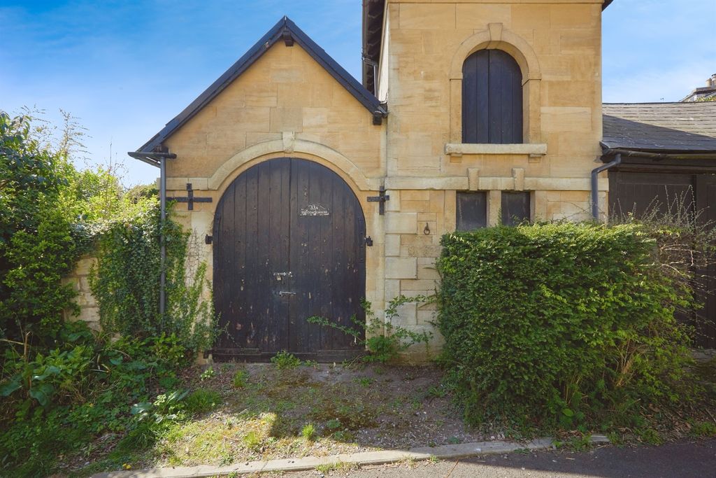 Property photo 2 of 6