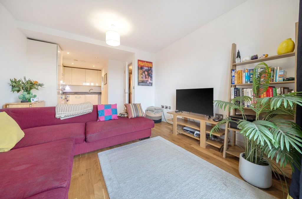 Property photo 2 of 16 Reception Room