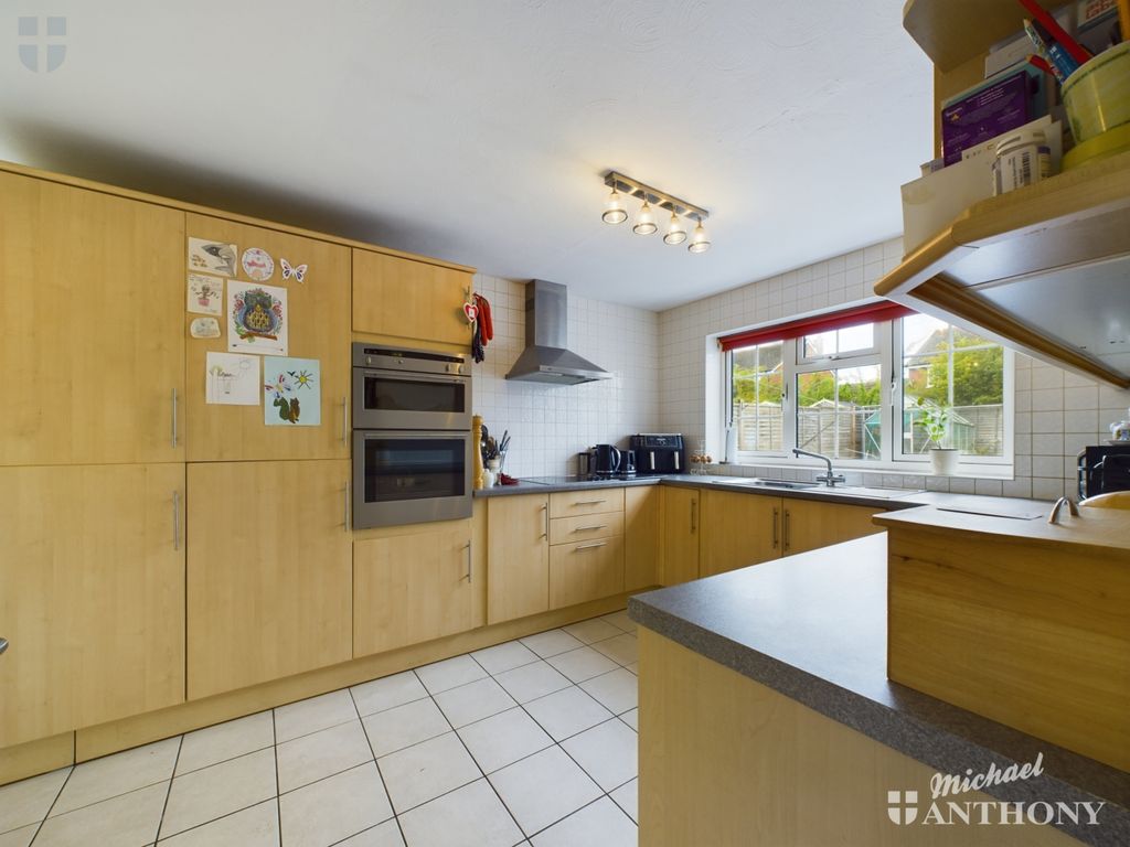 Property photo 3 of 19 Cam03218G0-Pr0344-Still023