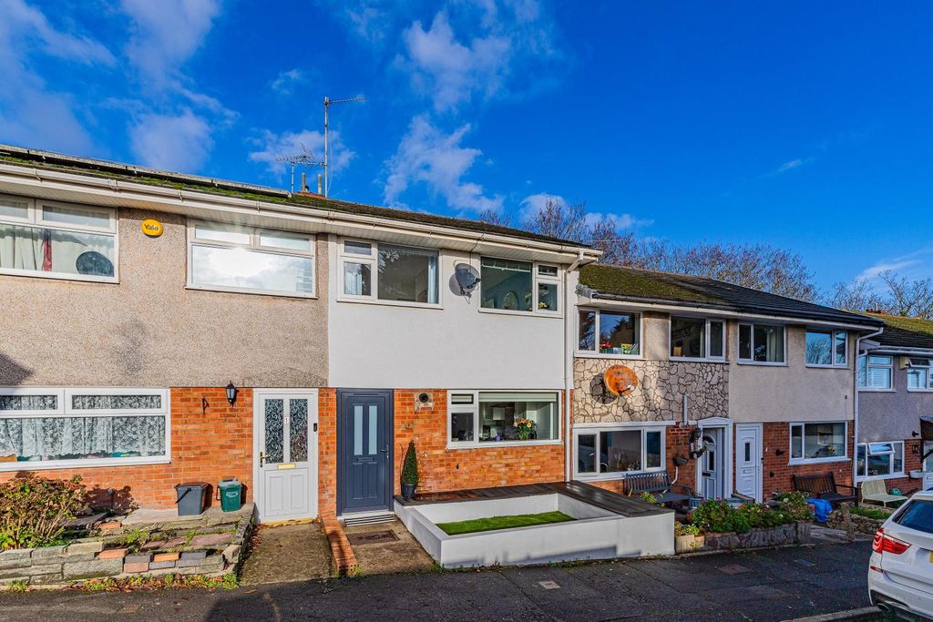 Property photo 3 of 22 Front