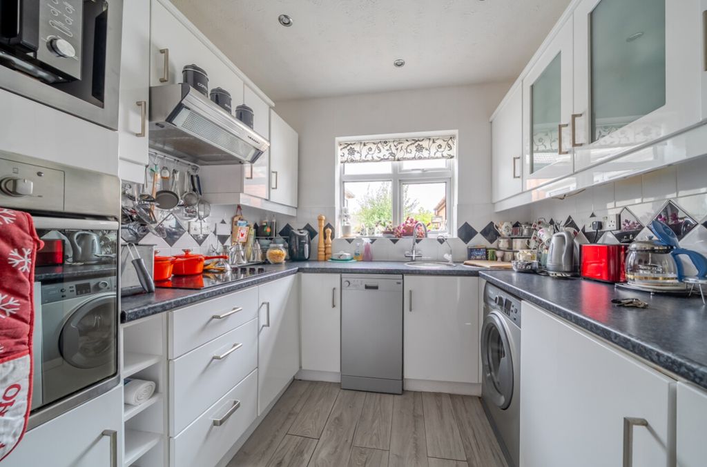 Property photo 3 of 12 16-6A6B6A232E349-1499812-19Fb395Aac77E-17-16