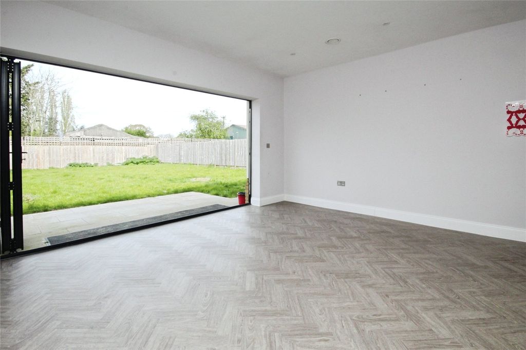 Property photo 3 of 10 Picture No. 04