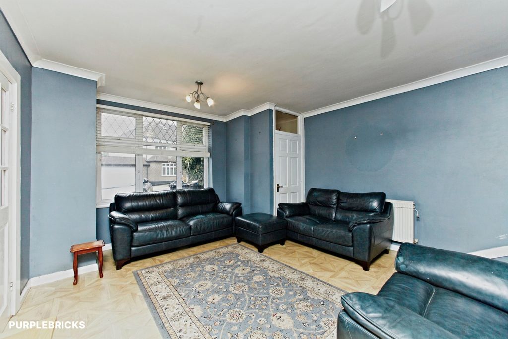 Property photo 2 of 25
