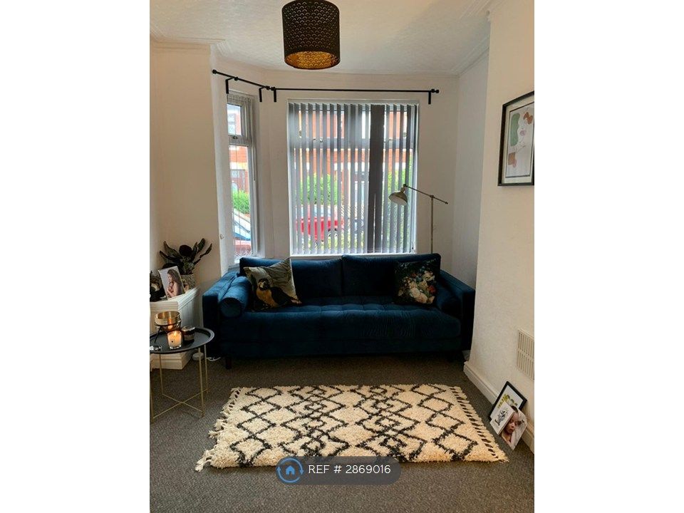 Property photo 2 of 10 Beautiful Front Room With Bay