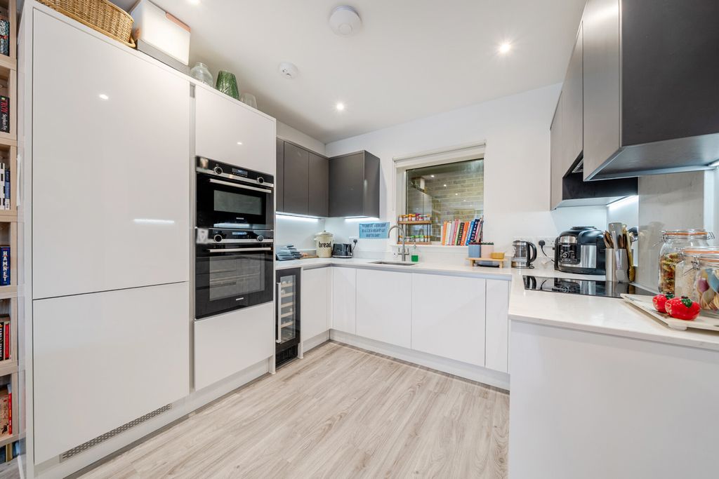 Property photo 3 of 19 1487877-7-1A05d6E...