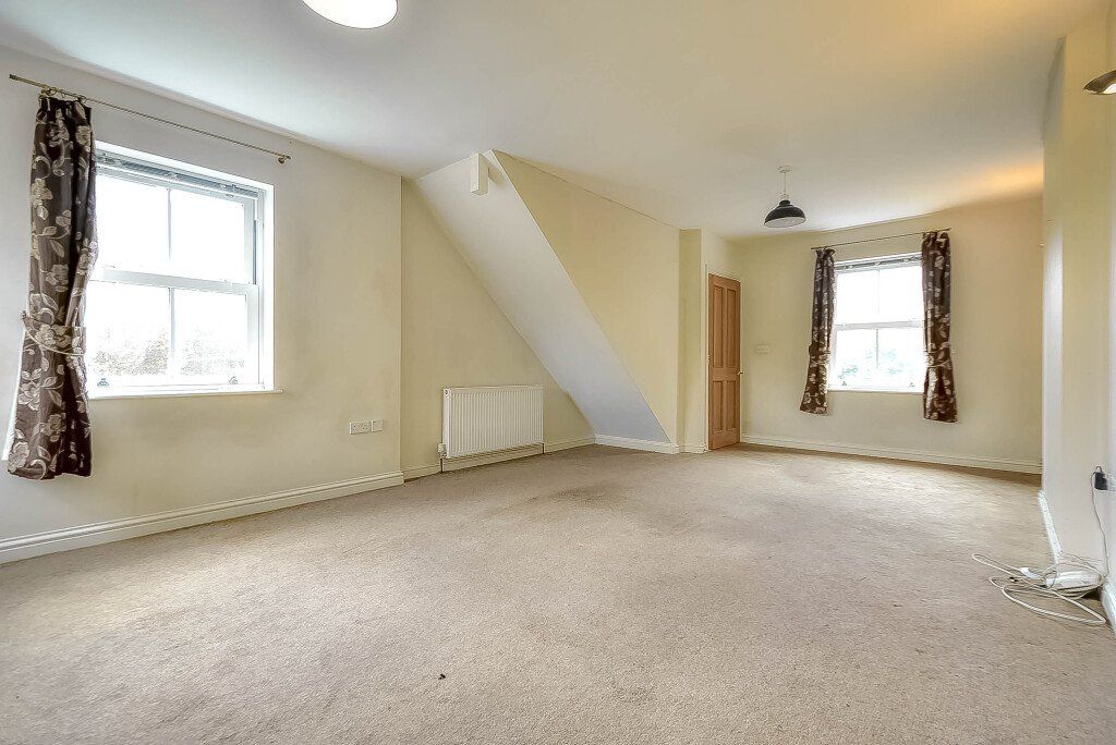 Property photo 3 of 10 Living Room