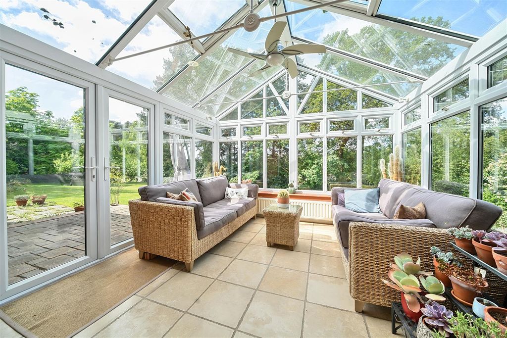 Property photo 3 of 23 Conservatory
