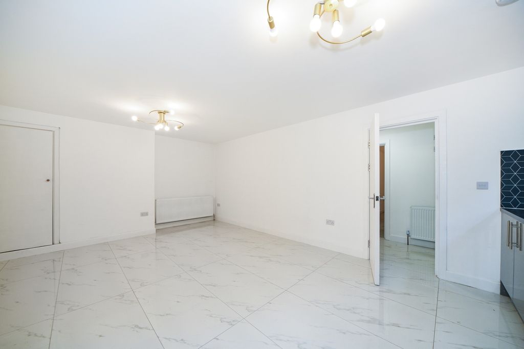 Property photo 3 of 9 61F96A81-c552-F11...