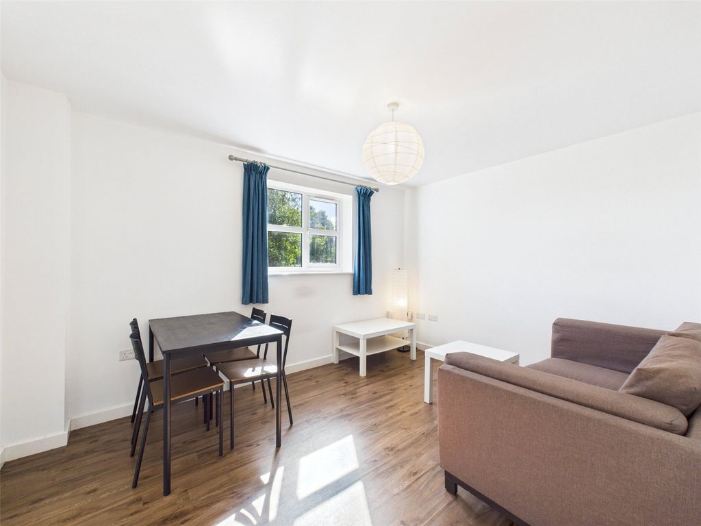 Property photo 2 of 8 Picture No. 16