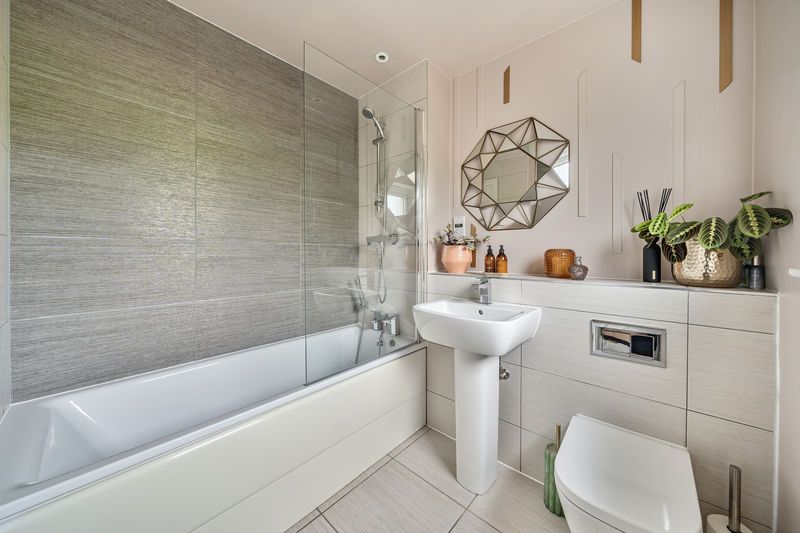 Property photo 3 of 17 Bathroom