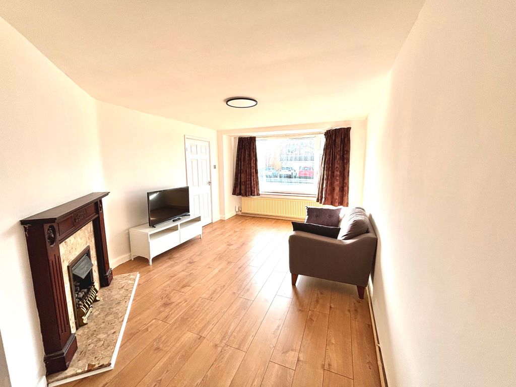 Property photo 3 of 27