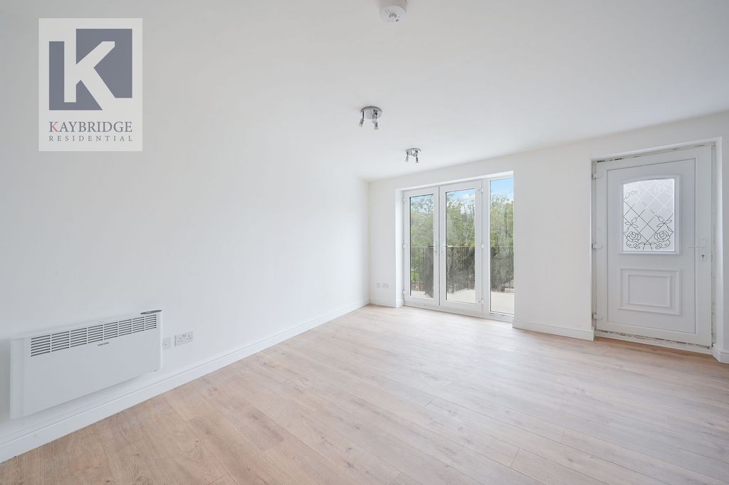 Property photo 2 of 11 Kingston Road, Epsom - Kt19 0Dt