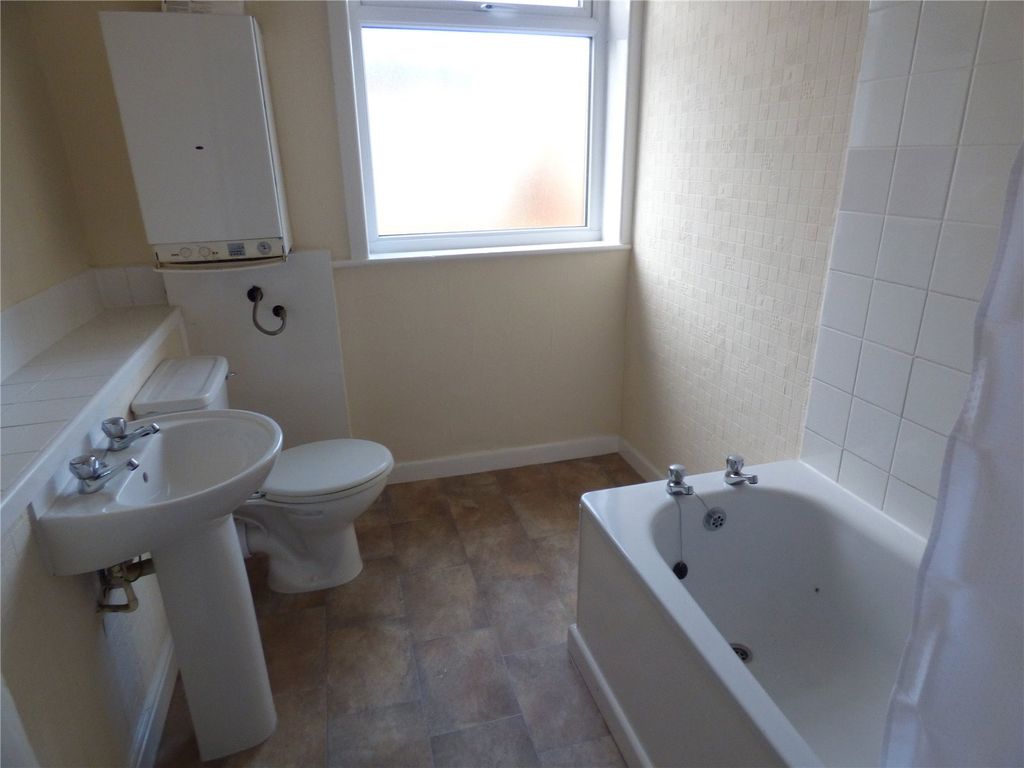 Property photo 3 of 11 Bathroom