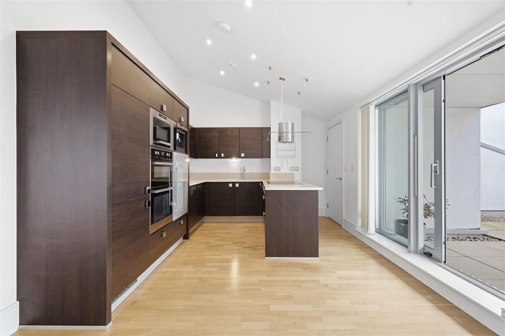 Property photo 3 of 17 3